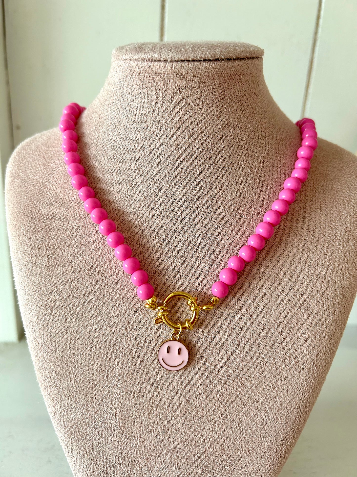 Kralenketting met smiley fuchsiaroze - goud
