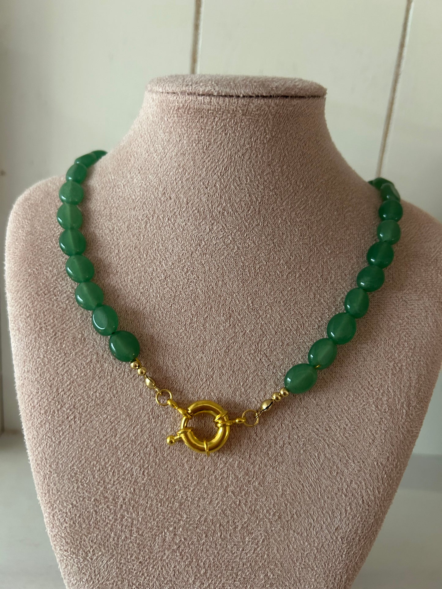 Ketting van chalcedoon van kralen groen - goud
