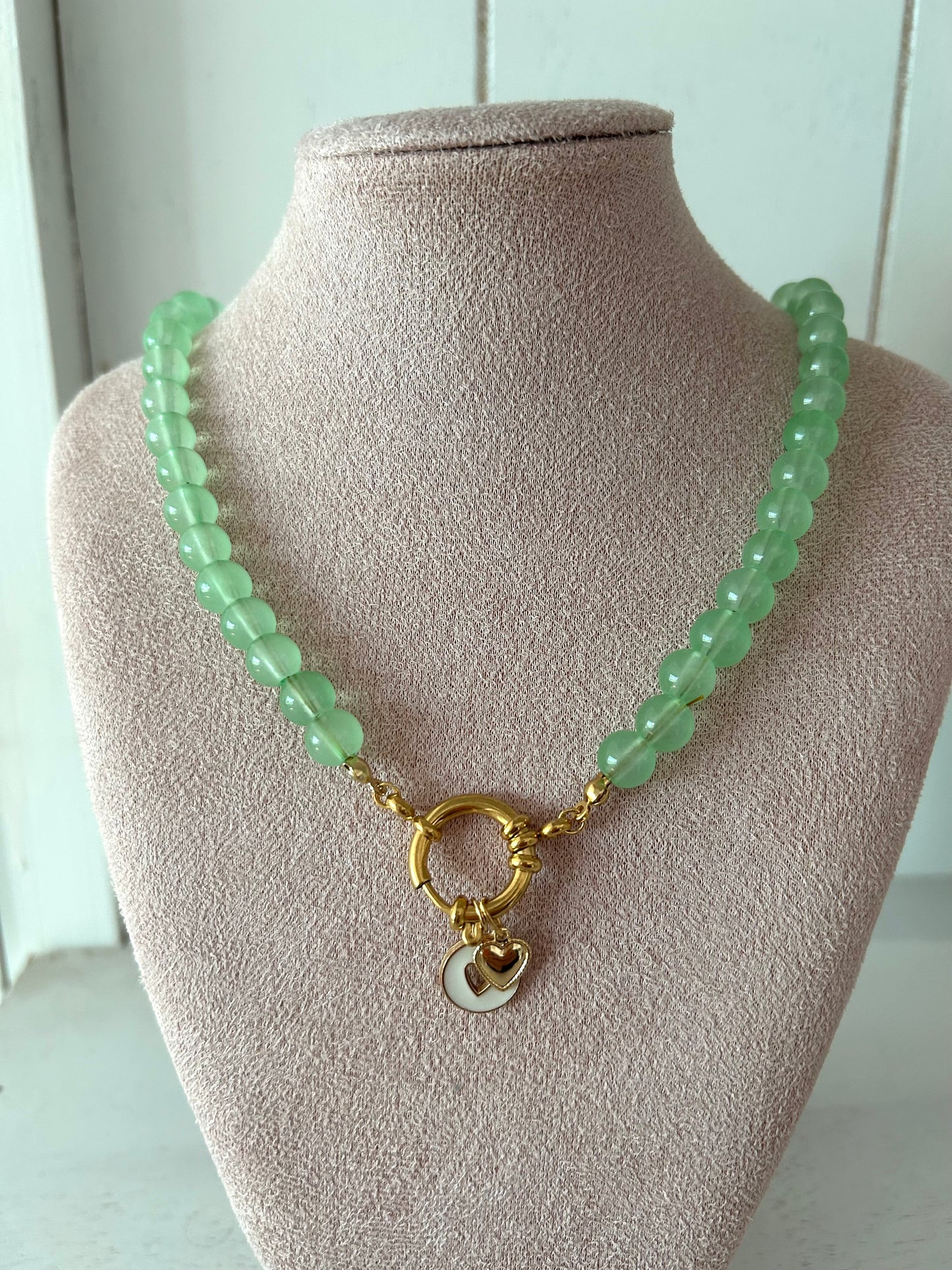 Kralenketting met hartjes groen - goud
