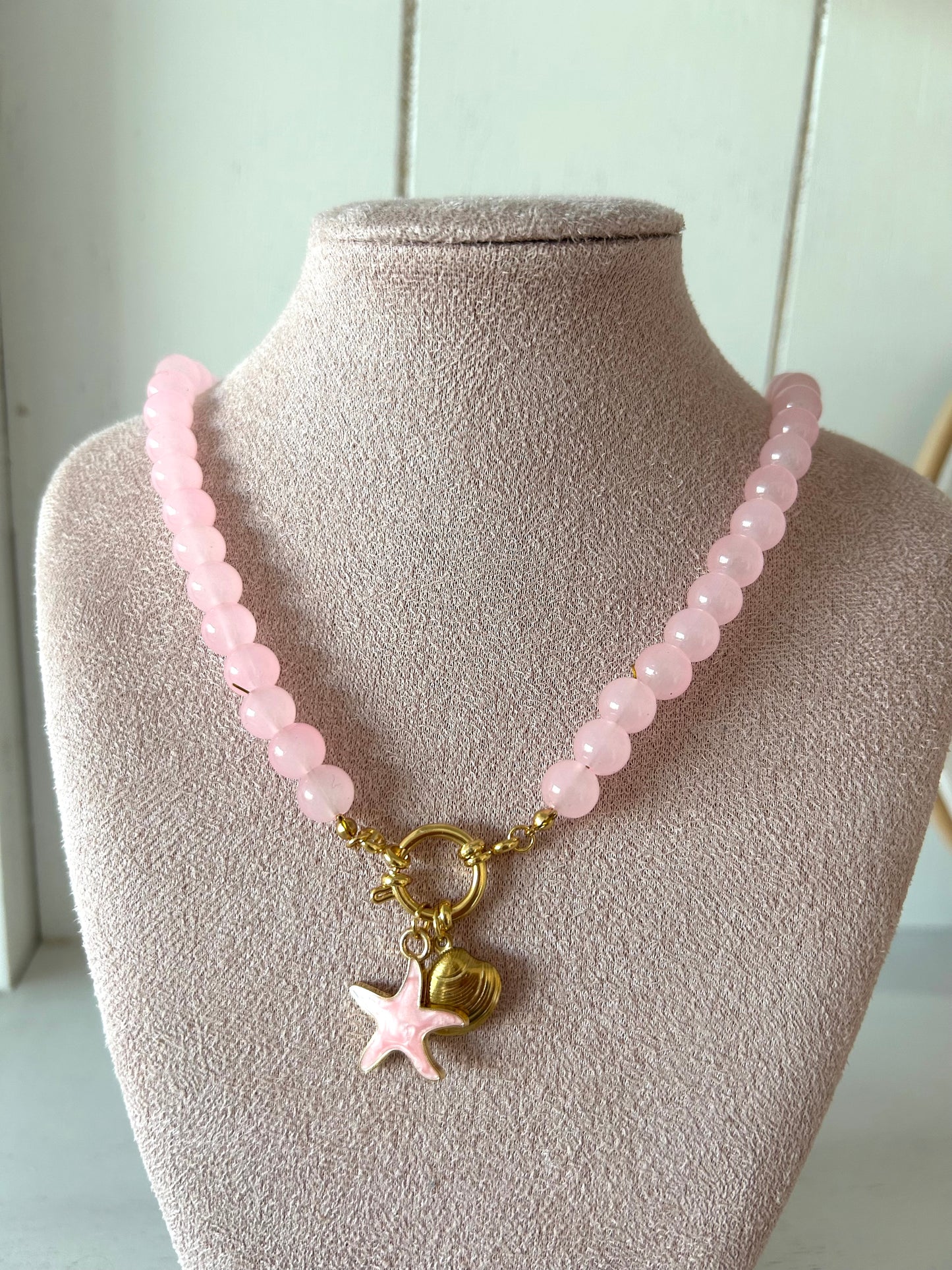 Glas kralenketting met zeester roze - goud