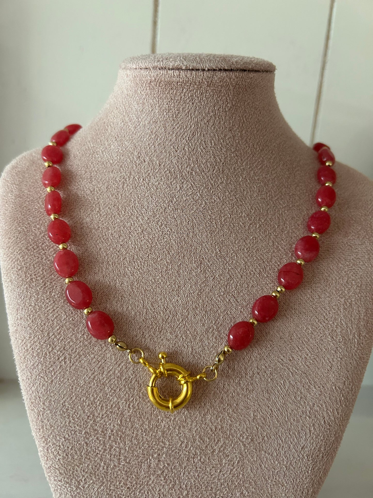 Ketting van chalcedoon kralen - goud