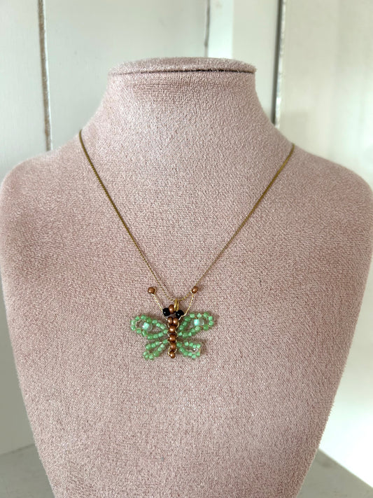 Ketting met groen vlindertje - goud
