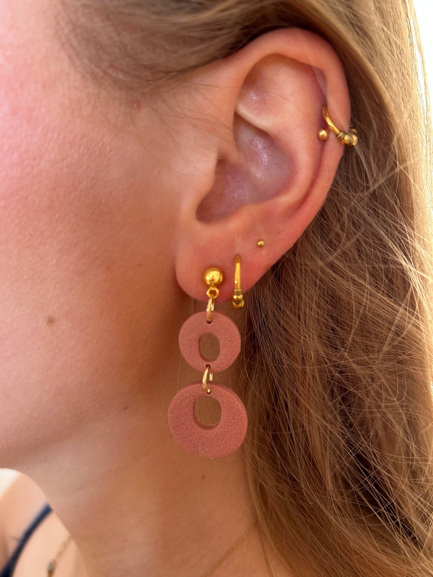 Oorbellen rond oud roze - goud