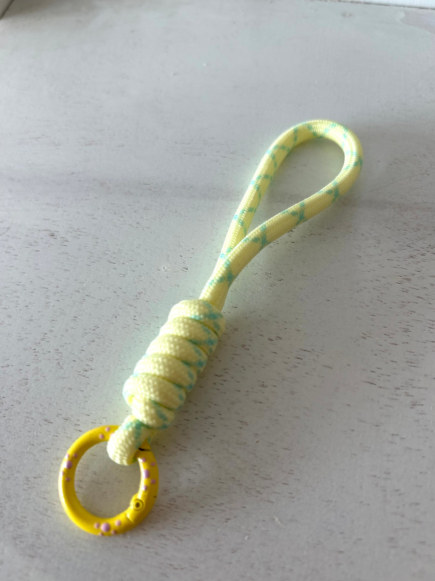 Sleutelhanger knoop geel