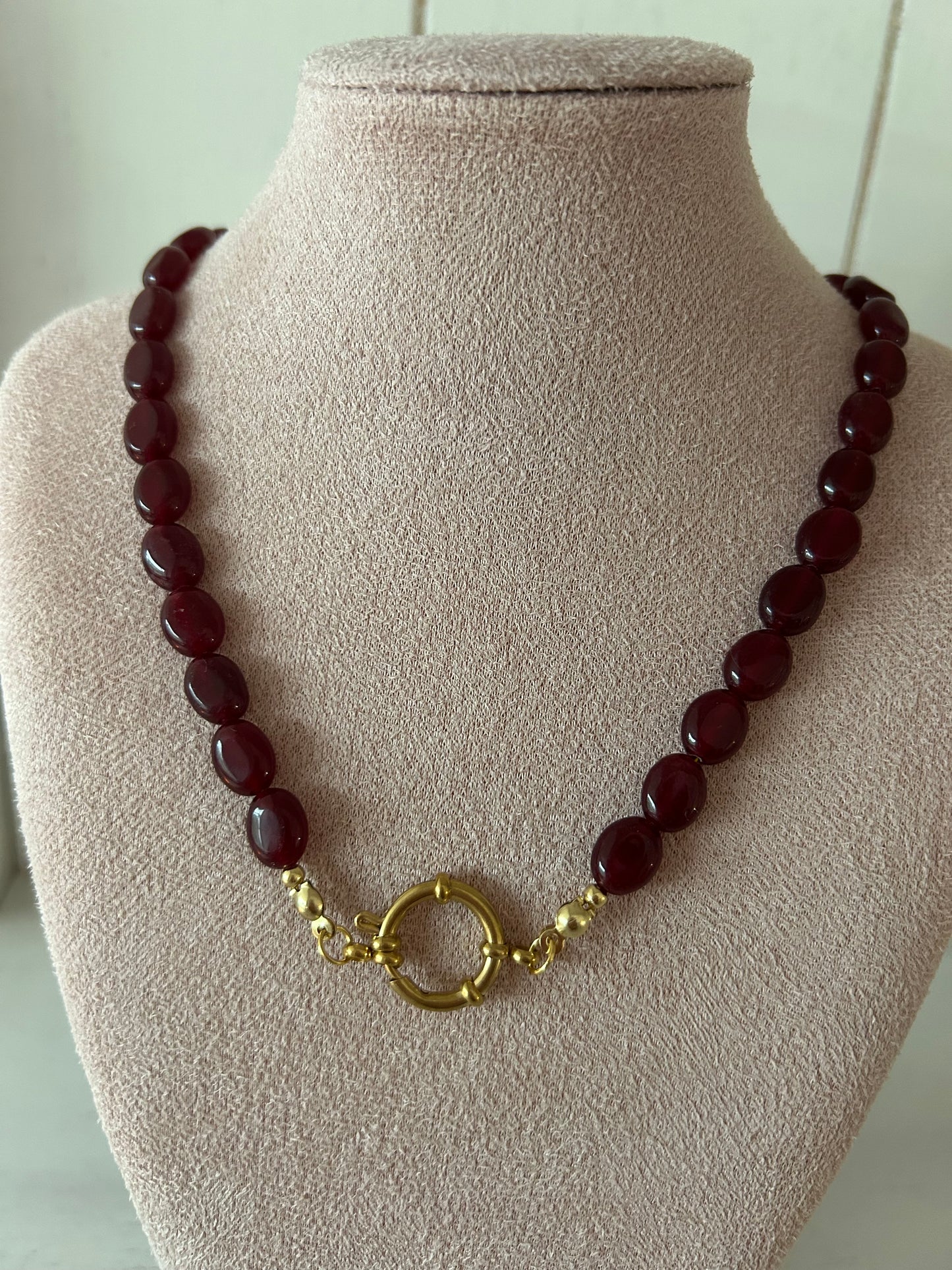 Ketting van chalcedoon van kralen wijnrood - goud