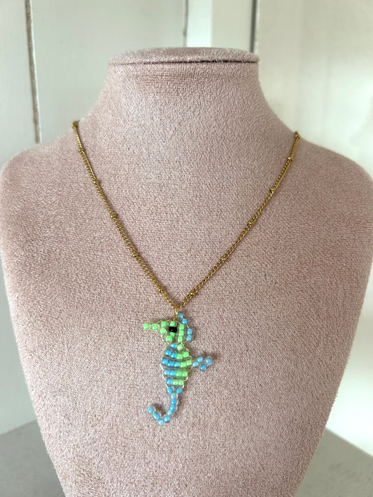 Ketting met neon groen/blauw zeepaardje - goud