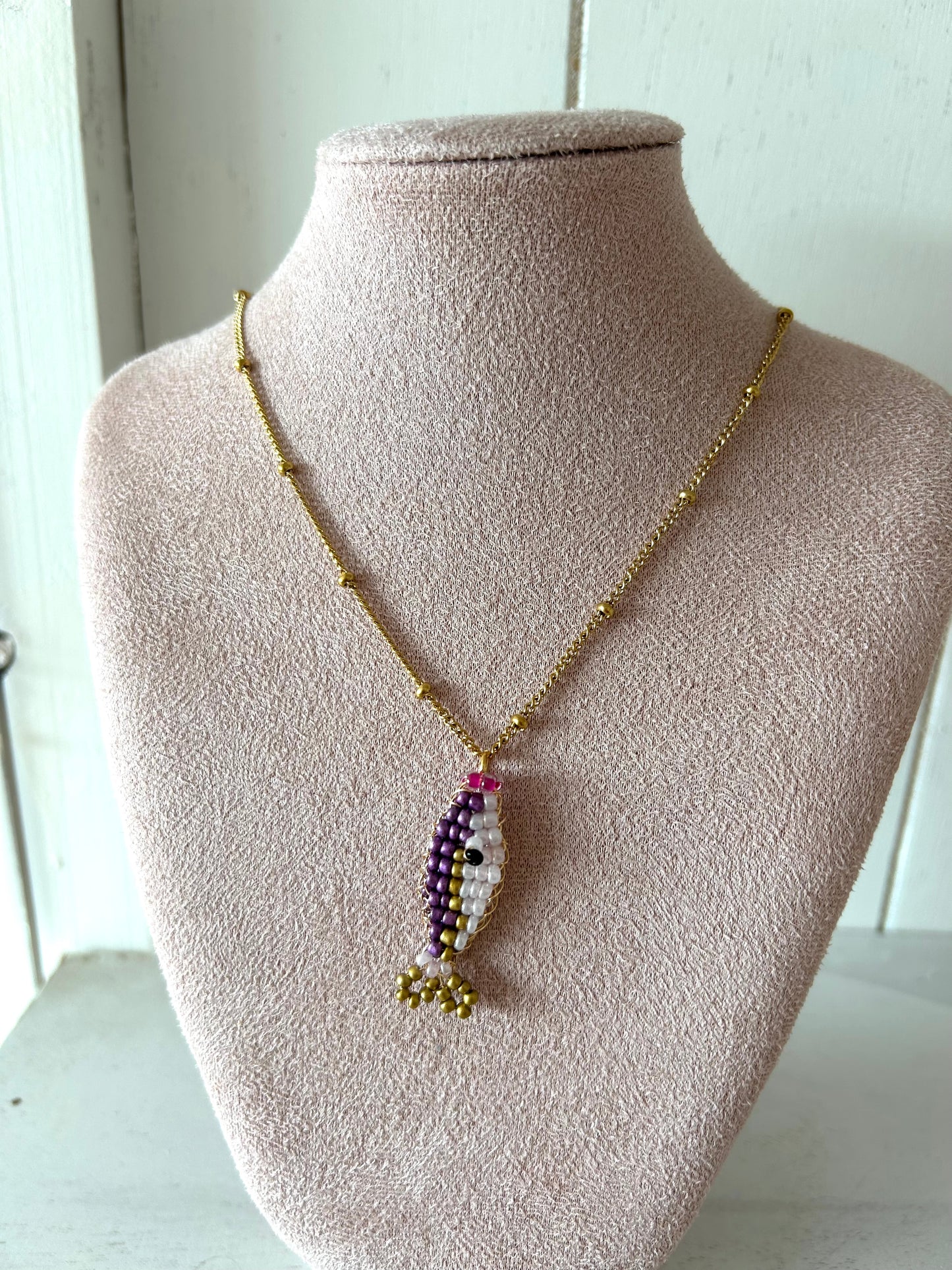 Ketting met visje paars/wit - goud