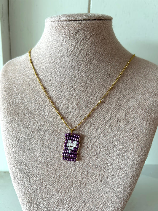 Ketting met paars/wit kralen hartjes hangertje - goud