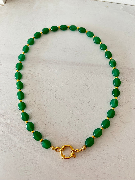 Ketting van chalcedoon kralen groen - goud