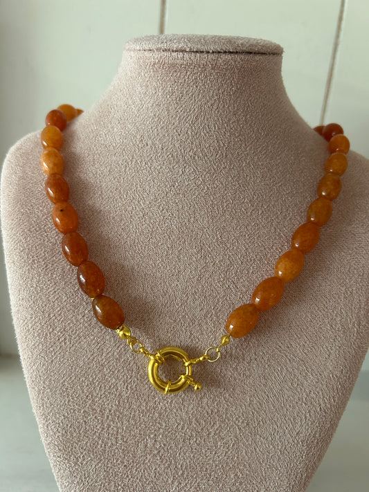 Ketting van chalcedoon kralen - goud