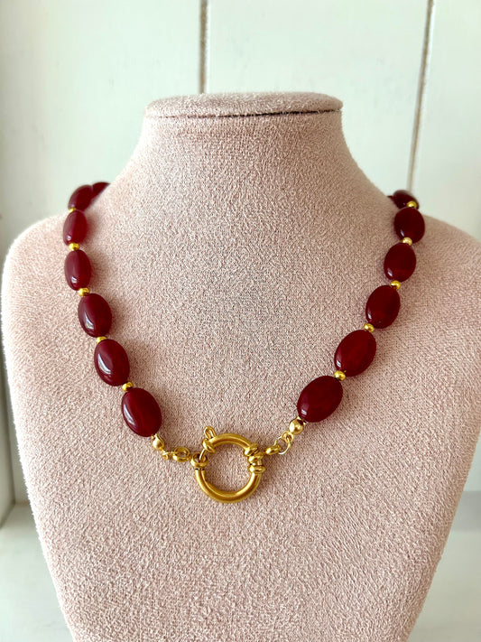 Ketting van chalcedoon kralen wijnrood - goud