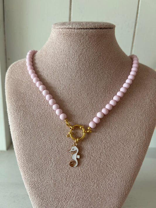 Kralenketting met zeepaardje lichtroze - goud